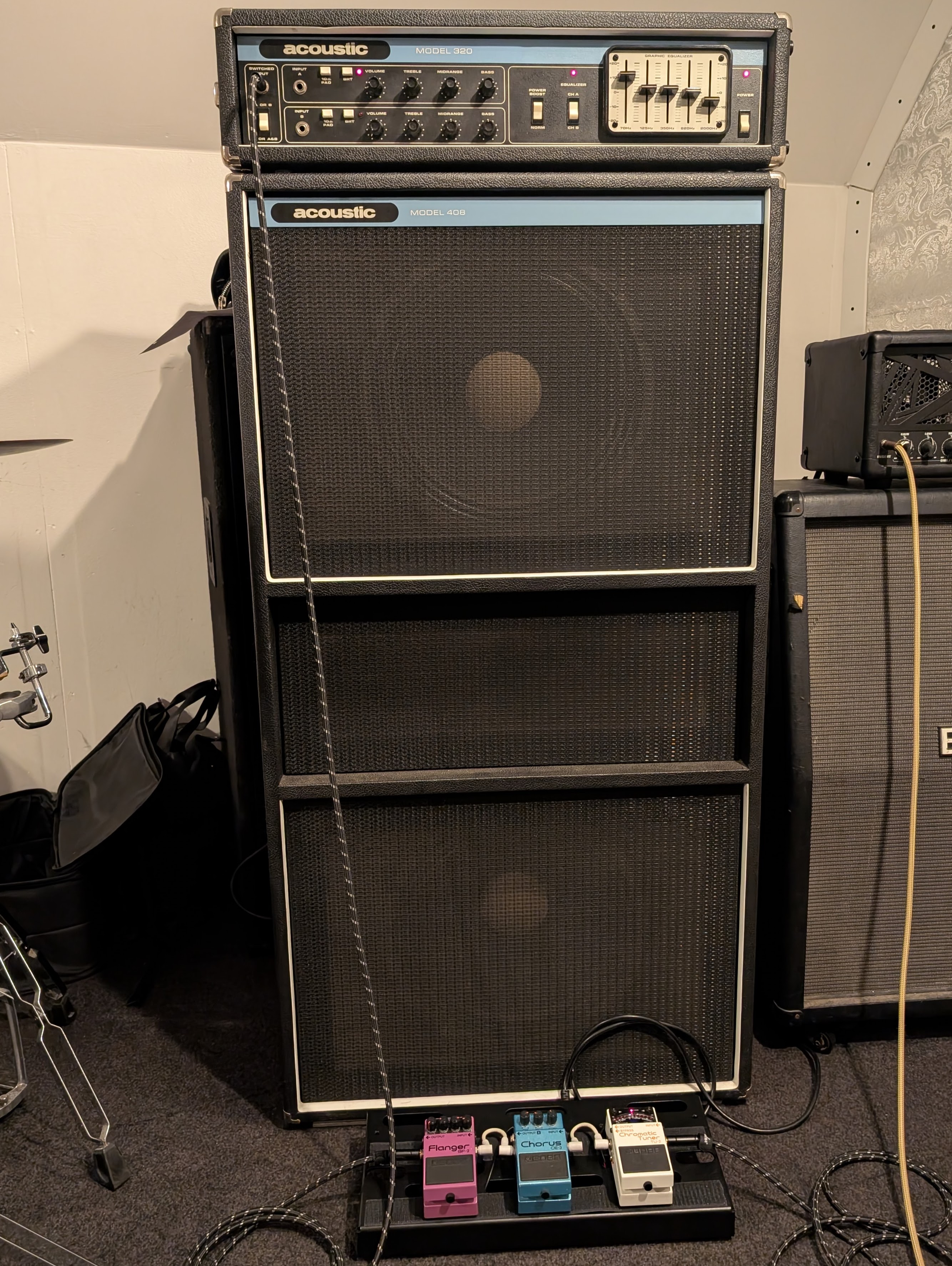 acoustic-220-408.jpg