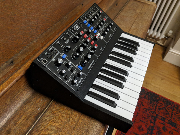Studio Behringer Model D Nanomoog